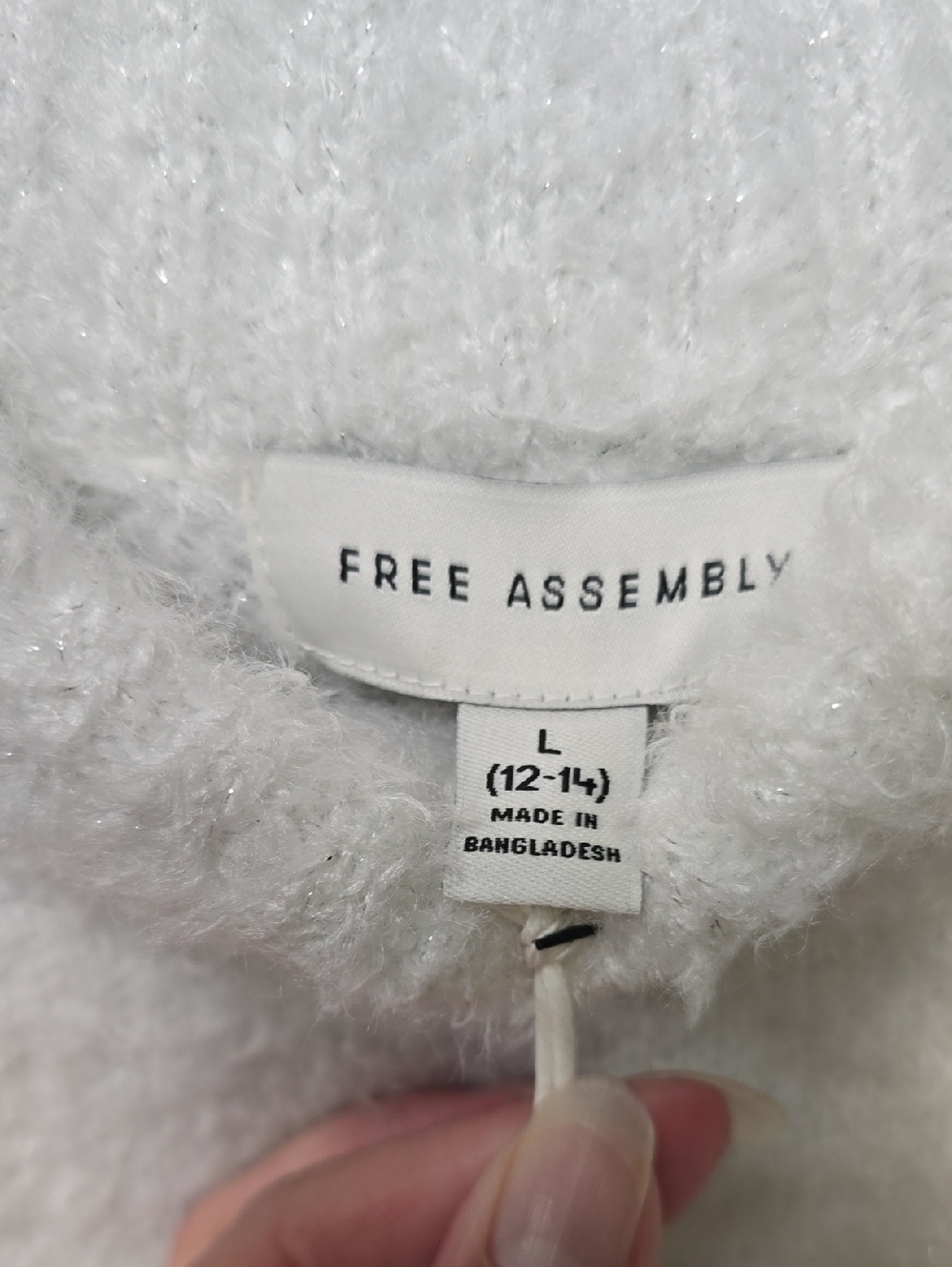 NWT. Free Assembly Women's Cozy White Sweater. Size 12/14 - Picture 5 of 6